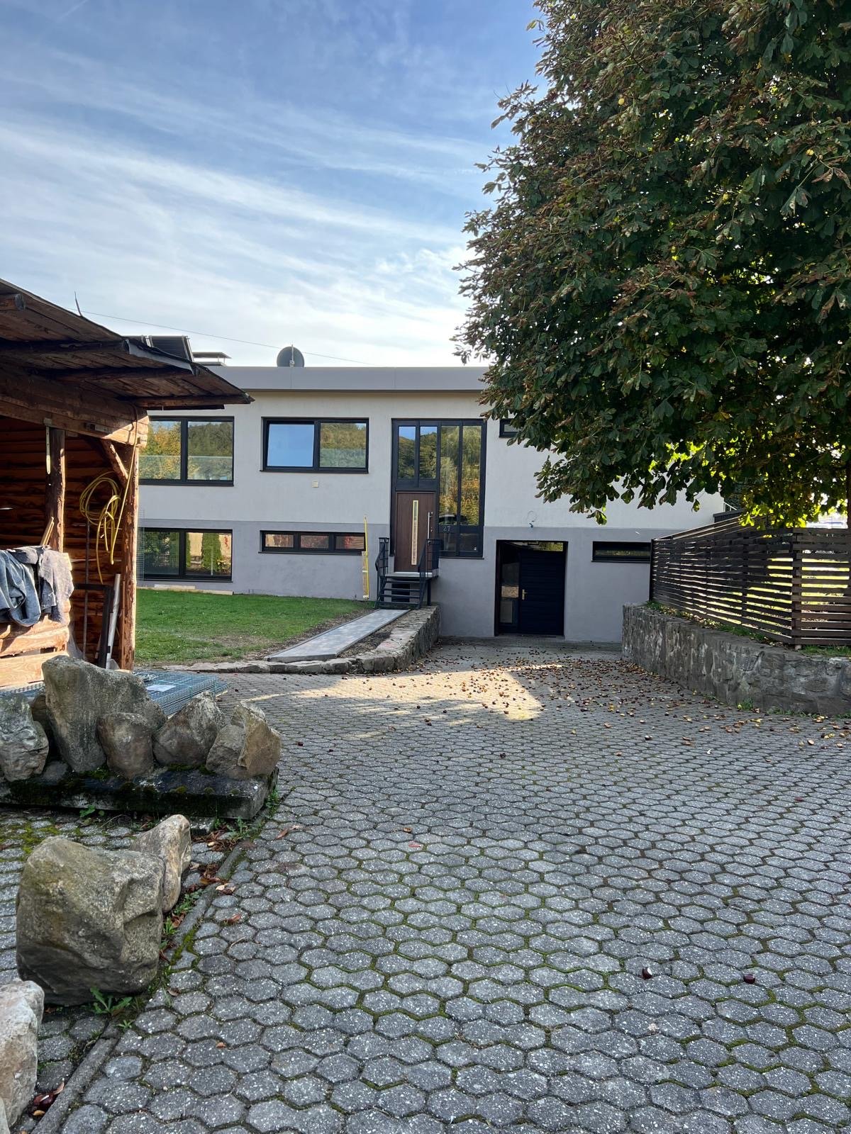 Allenbach Mehrfamilienhaus mit Gewerbe